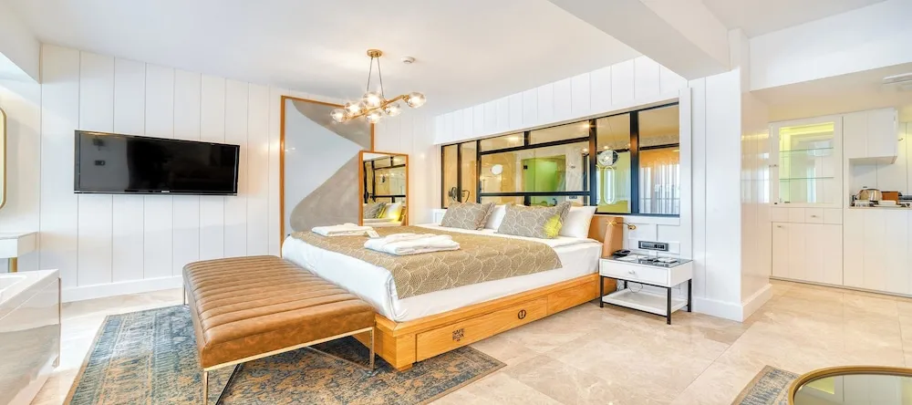 Deluxe King Room with Jacuzzi Sea View