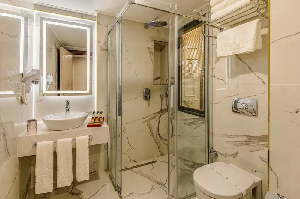 Deluxe Üç Kişilik Oda