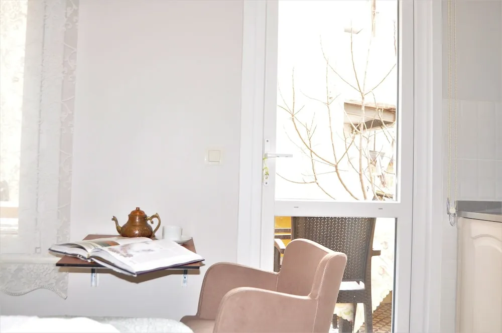 Stüdyo, Balkon (Manolya)