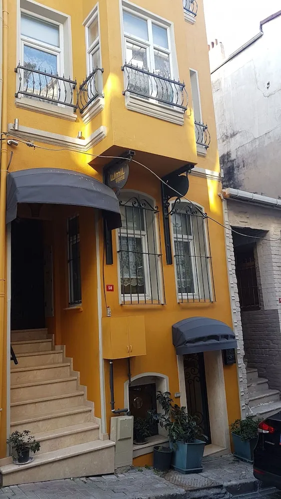 Emil House Apart Hotel