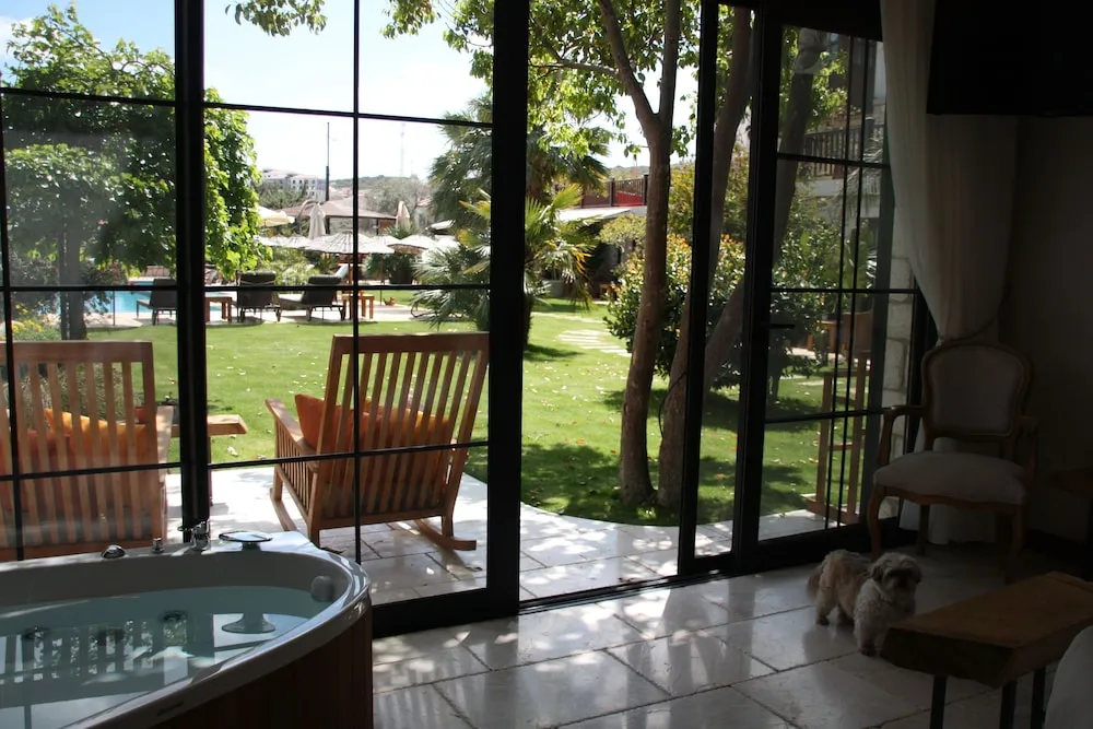 Jakuzi Suite (Garden)