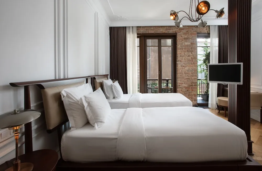 Deluxe İki Ayrı Yataklı Oda, 2 Tek Kişilik Yatak, Balkon, Bahçe Manzaralı