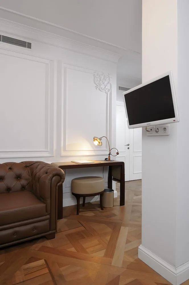 Garden Suite, Patio