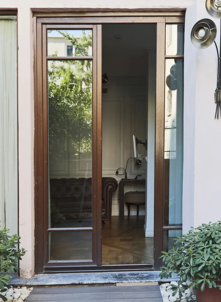 Garden Suite, Patio