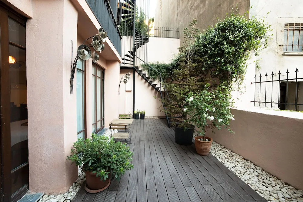 Garden Suite, Patio