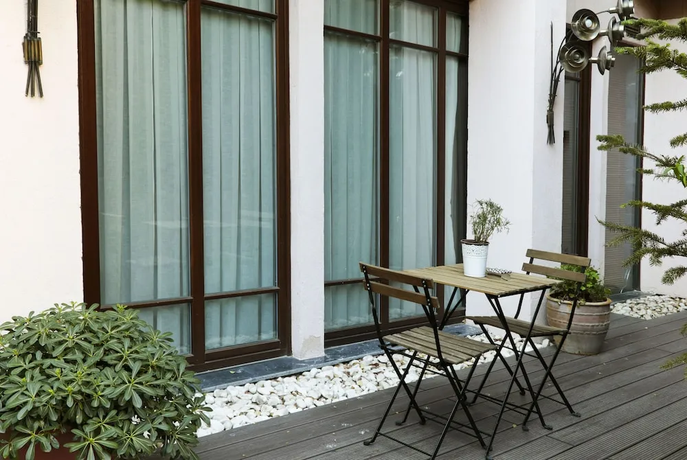 Garden Suite, Patio
