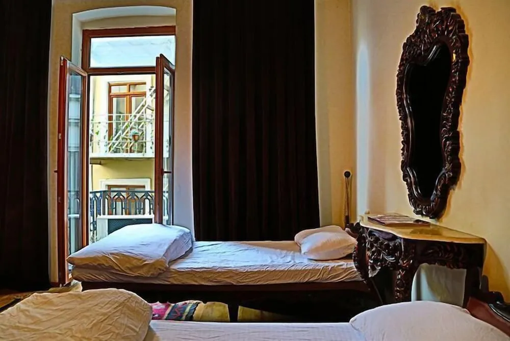 Standard Oda, Birden Çok Yatak, Ortak Banyo