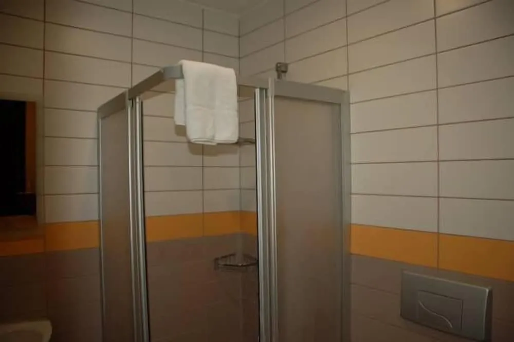 Standard Oda, Birden Çok Yatak, Özel Banyo