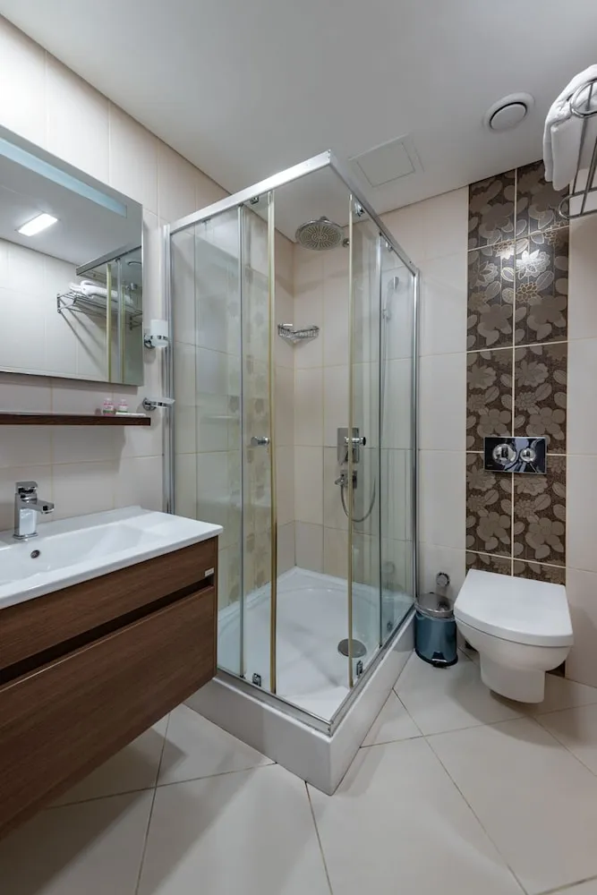 Üç Kişilik Oda, Balkon