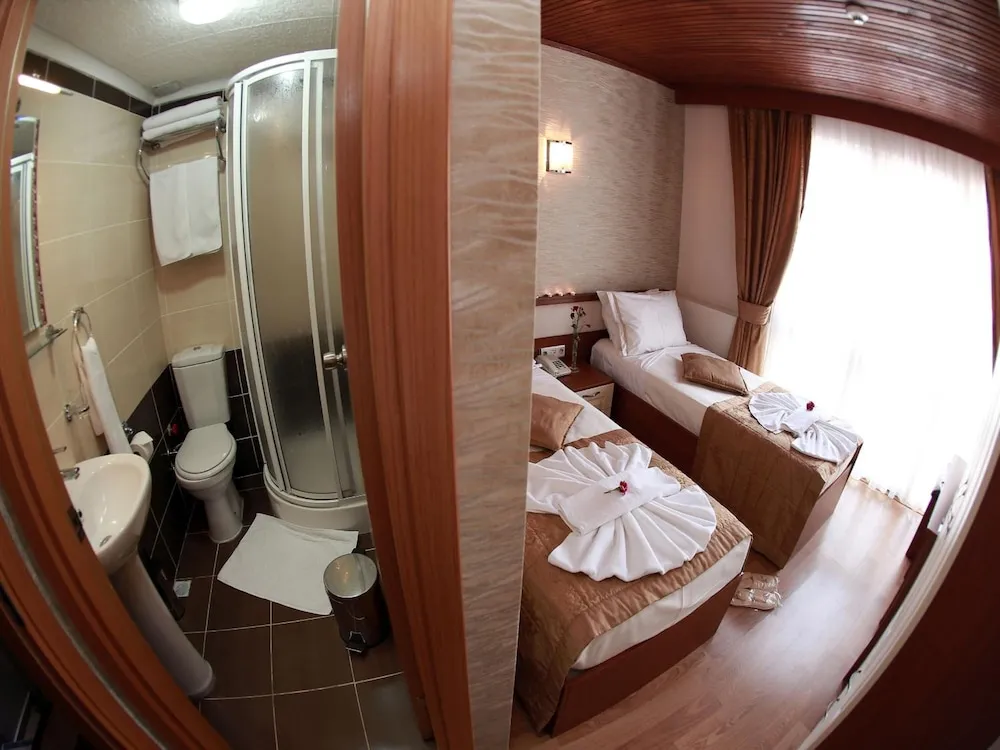 Tek Büyük veya İki Ayrı Yataklı Oda