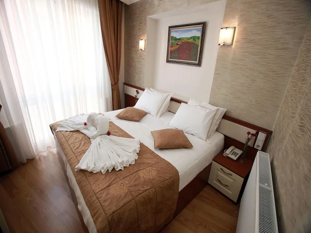 Büyük Yataklı Tek Kişilik Oda