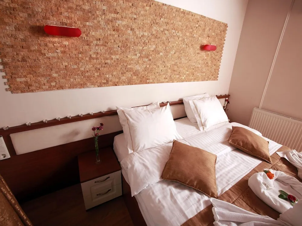 Büyük Yataklı Tek Kişilik Oda