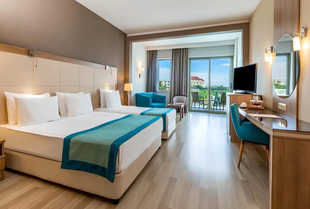 Superior Oda, Havuz Manzaralı