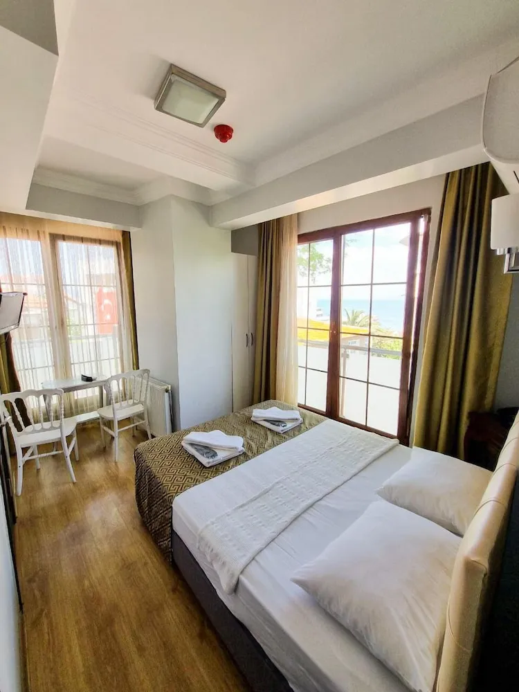 Standart Deniz Manzarali Oda