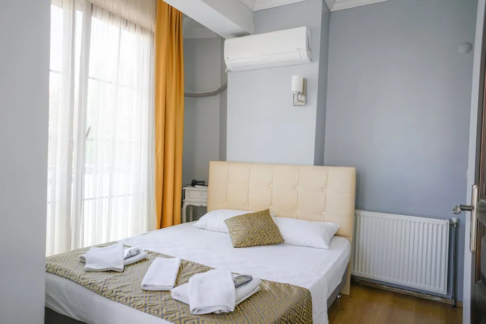 Standart Meydan Manzarali Oda