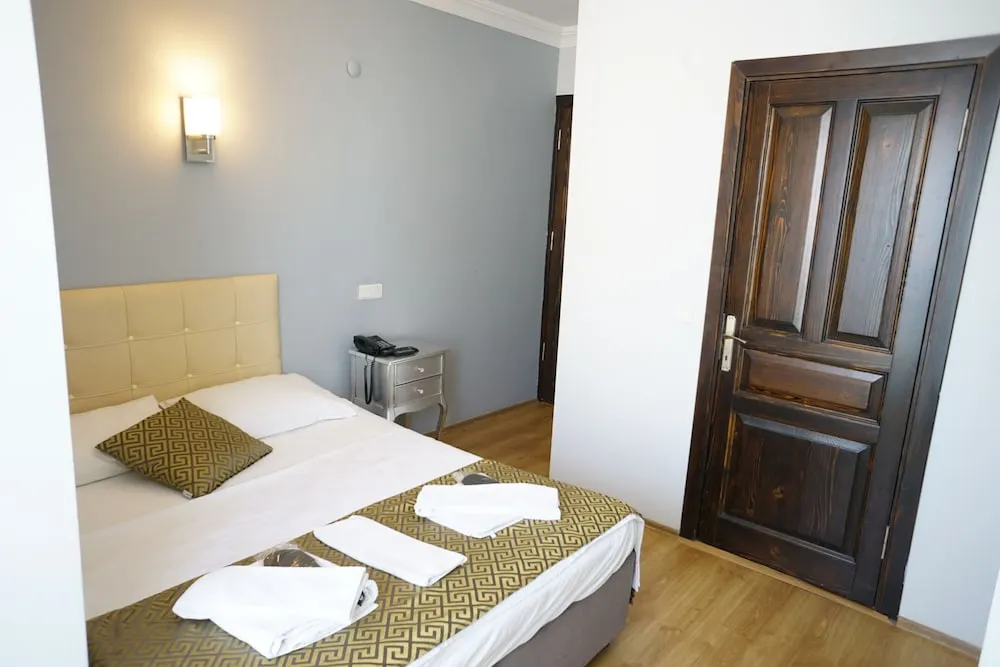 Standart Meydan Manzarali Oda