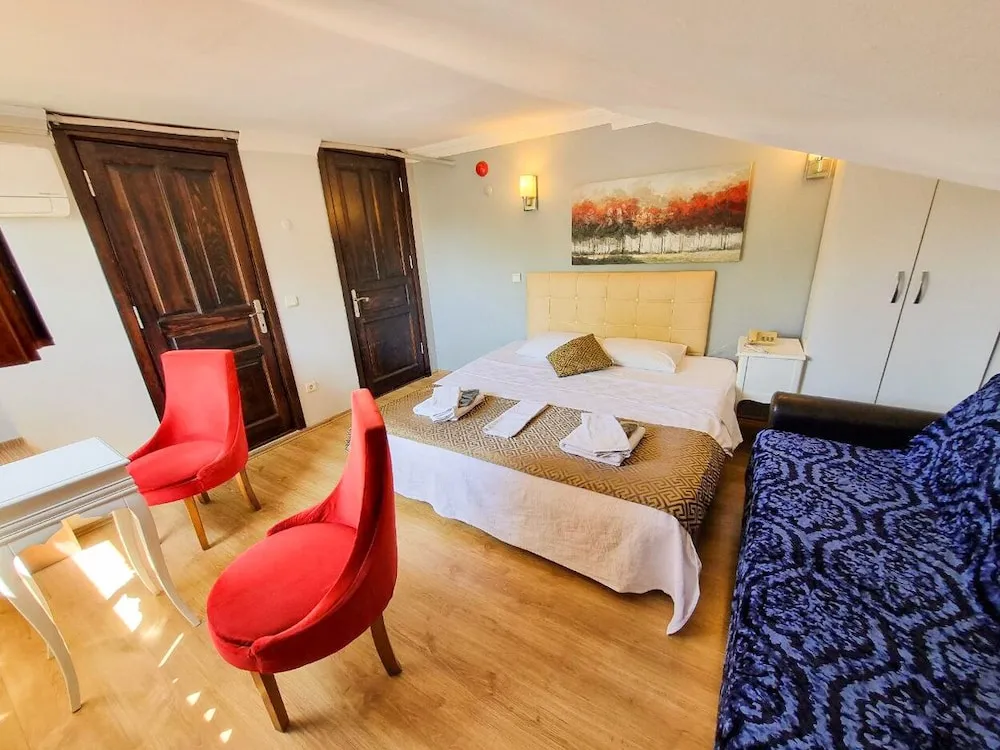 Deluxe Meydan Manzarali Oda