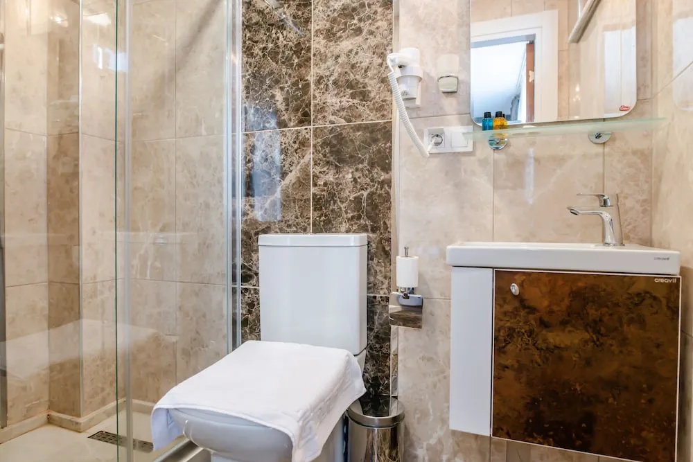 Classic Üç Kişilik Oda