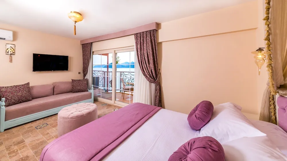 Standard Double or Twin Room, Partial Sea View, Beachfront