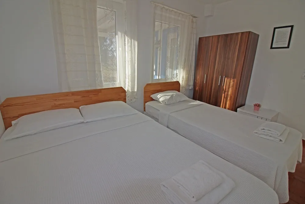 Standard Üç Kişilik Oda, Deniz Manzaralı