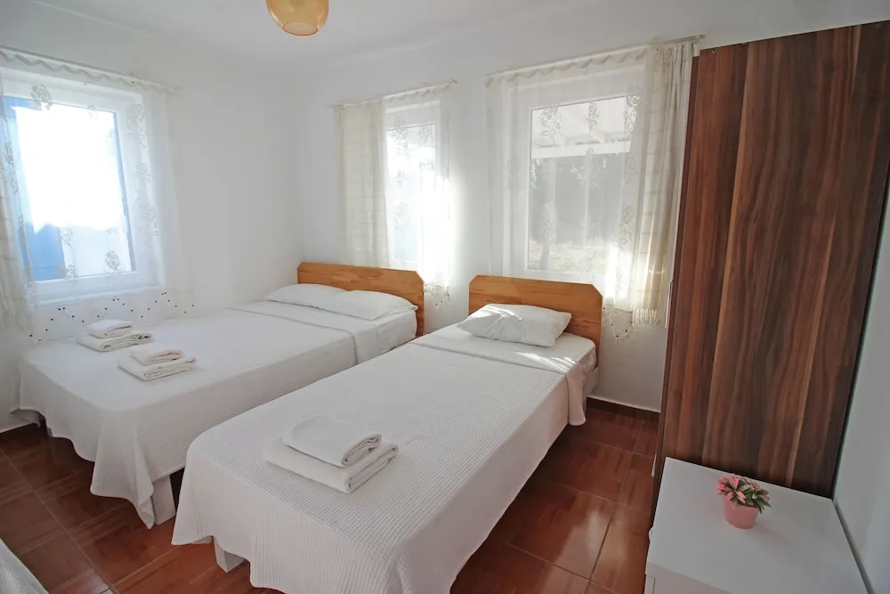 Standard Dört Kişilik Oda, Bahçe Manzaralı