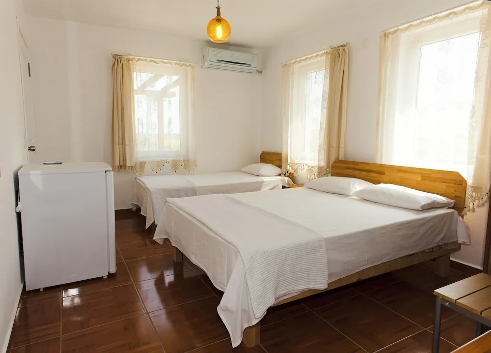 Standard Dört Kişilik Oda, Bahçe Manzaralı