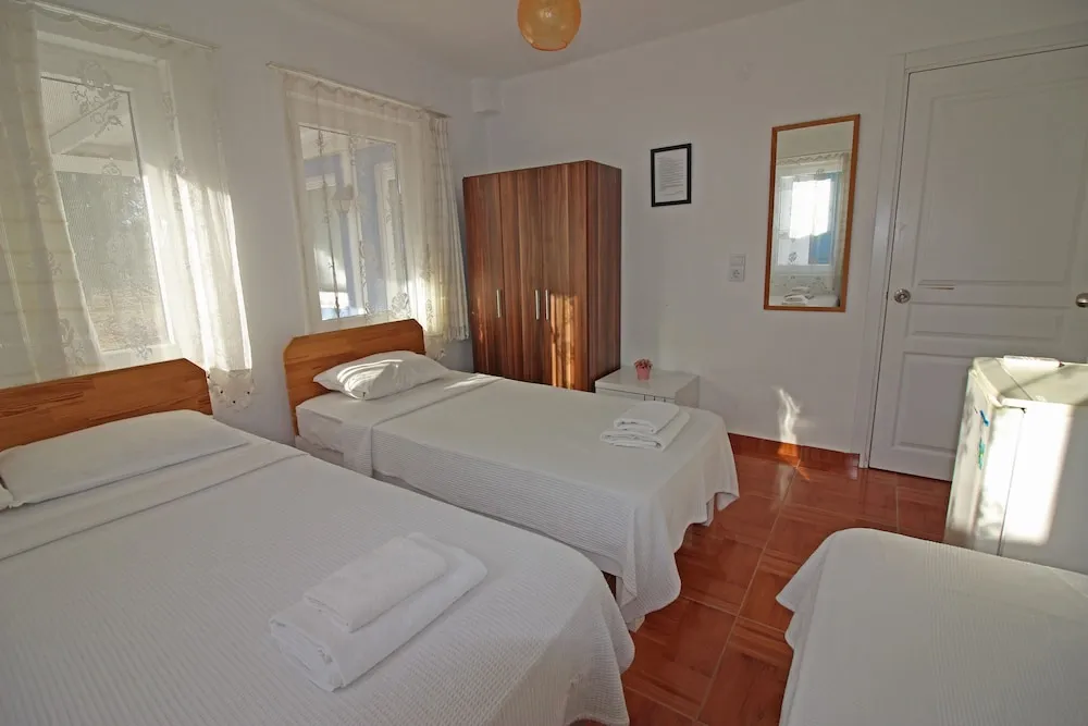 Standard Dört Kişilik Oda, Bahçe Manzaralı