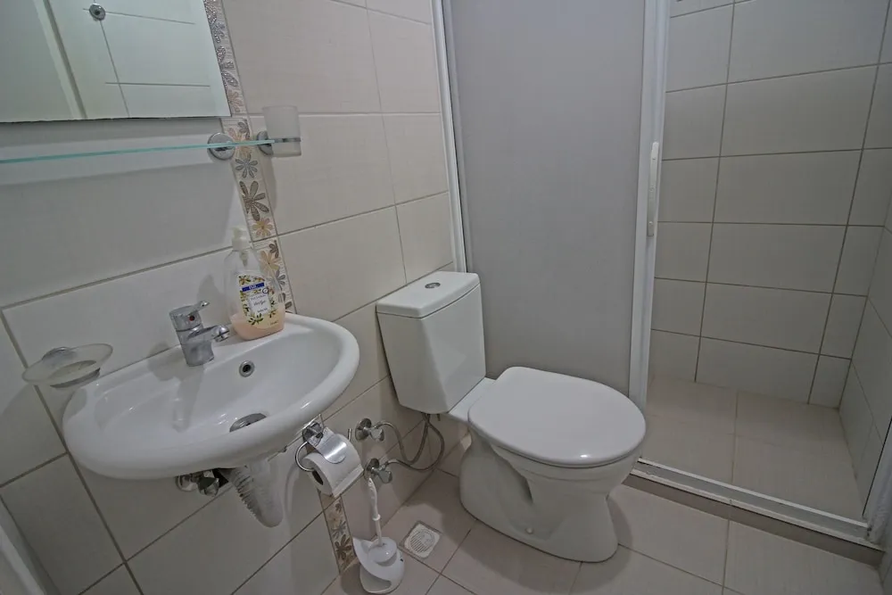 Economy Triple Room, Basement Floor