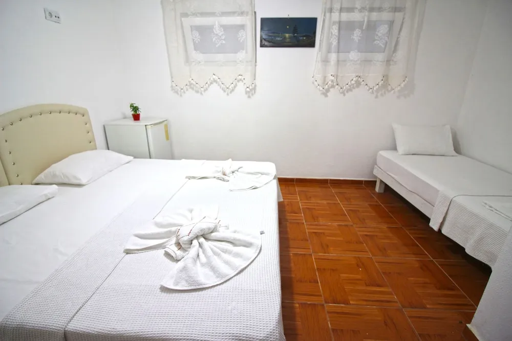 Economy Triple Room, Basement Floor