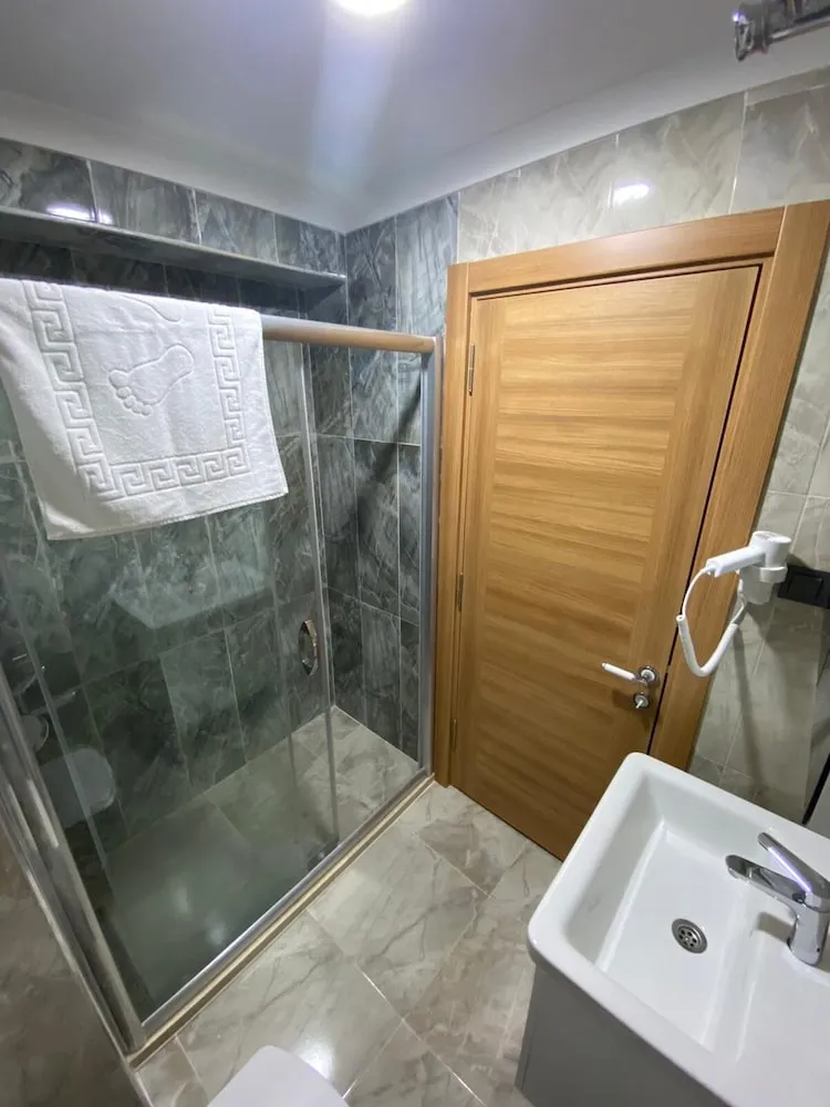 Deluxe Tek Büyük Yataklı Oda, Balkon, Deniz Manzaralı