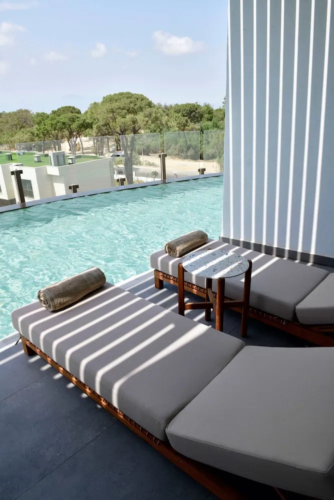 Corner Swim Up Suite Sea View