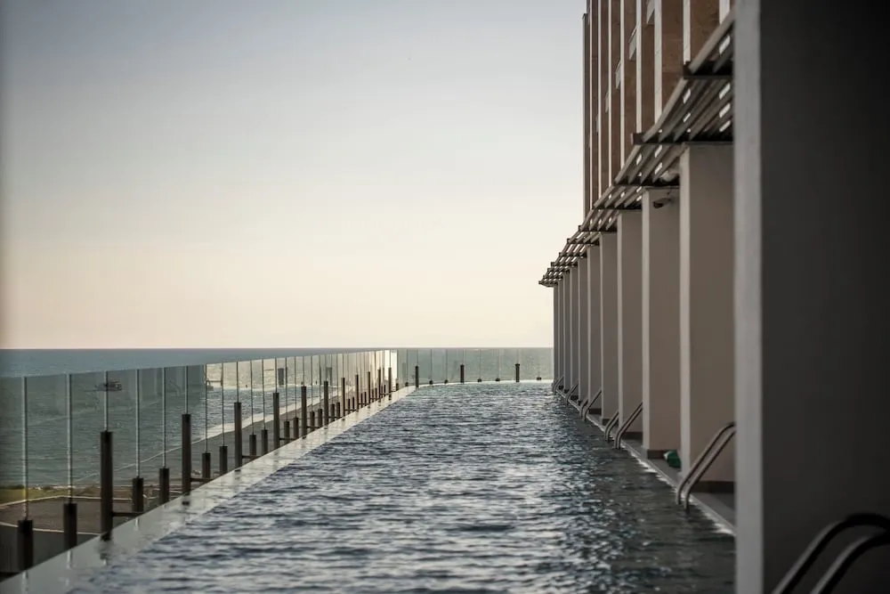 Corner Swim Up Suite Sea View