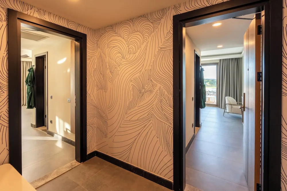 Corner Swim Up Suite Sea View