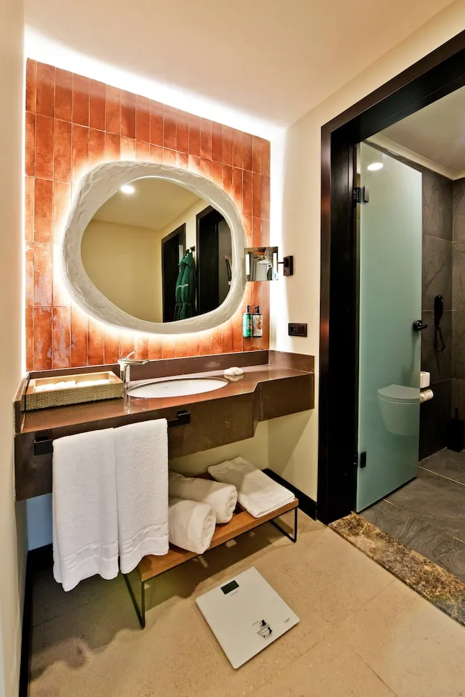 Corner Swim Up Suite Sea View