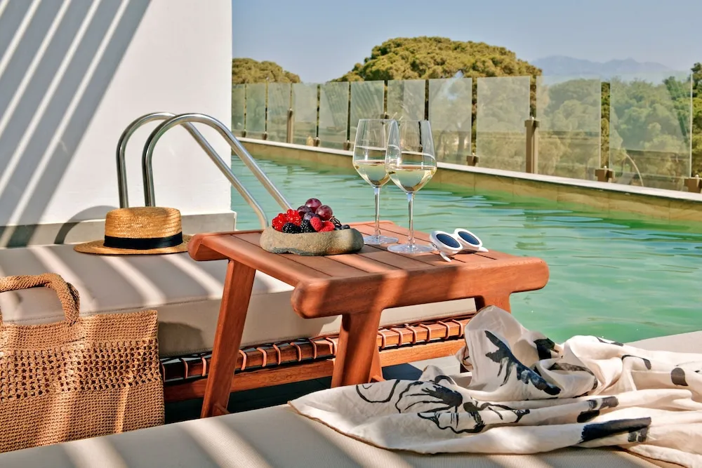 Superior Whirlpool Room Swim Up Forest View