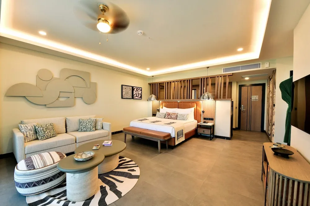 Superior Whirlpool Room Swim Up Sea View