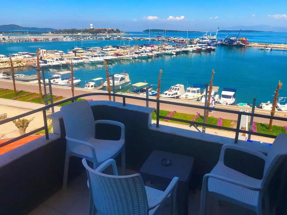 Standard Üç Kişilik Oda, Deniz Manzaralı