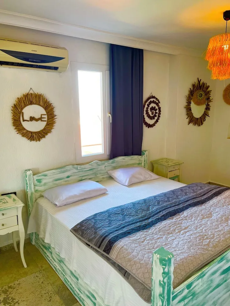 Standard Üç Kişilik Oda, Bahçe Manzaralı