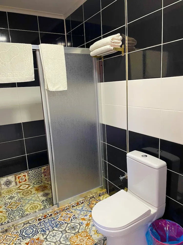Standard Üç Kişilik Oda, Bahçe Manzaralı