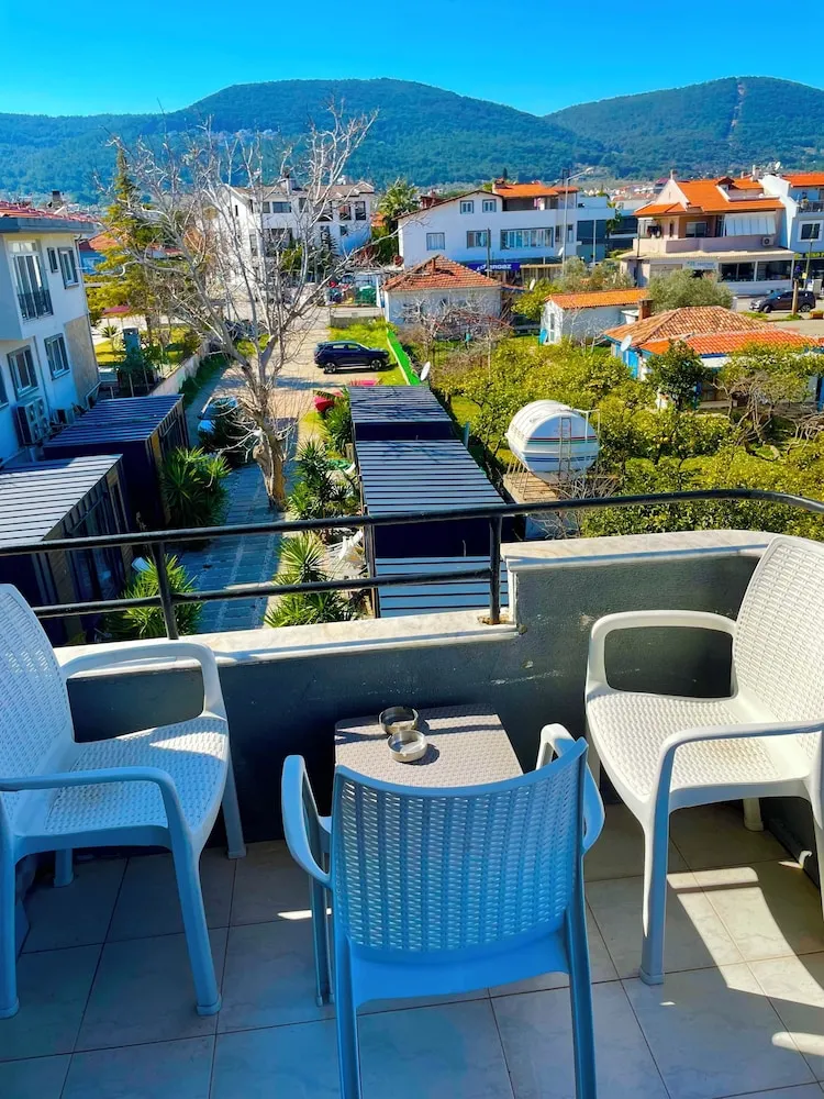 Standard Üç Kişilik Oda, Bahçe Manzaralı
