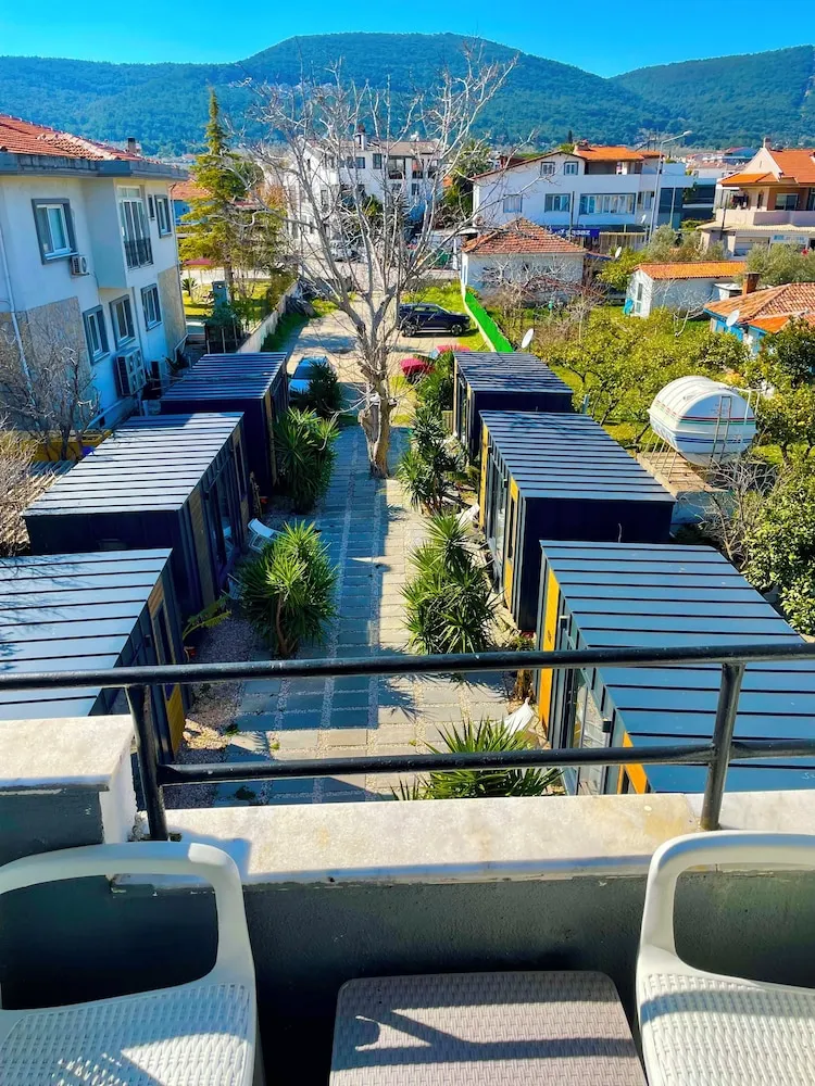 Standard Üç Kişilik Oda, Bahçe Manzaralı