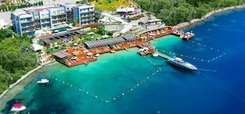 Mare Deluxe Residences & Villas