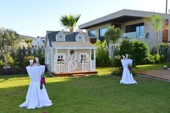 Mare Deluxe Residences & Villas