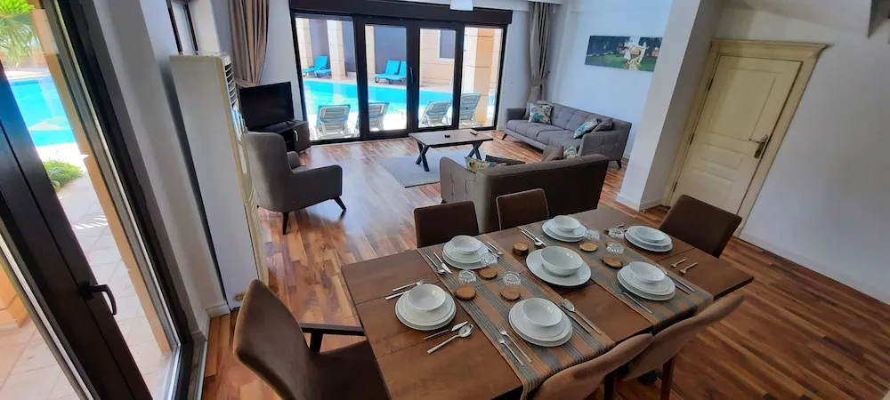Grand Villa