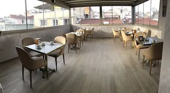 X-Nellyi Boutique Hotel