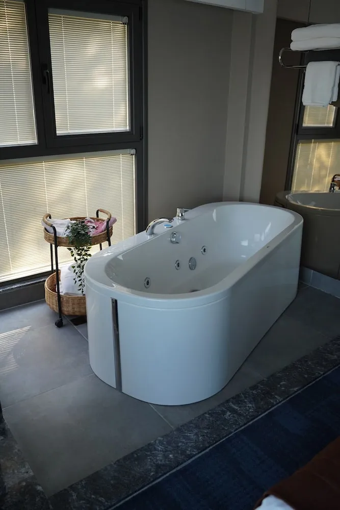 Luxury Tek Büyük Yataklı Oda, Küvet, Deniz Manzaralı
