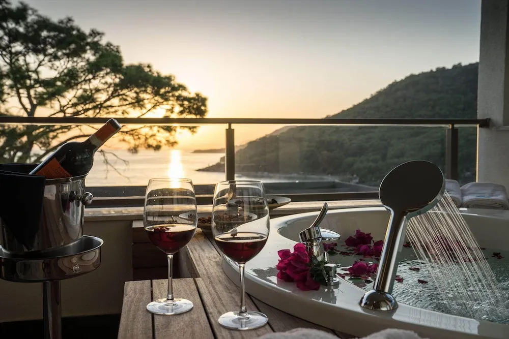 Honeymoon Oda, Sıcak Su Küveti, Deniz Manzaralı
