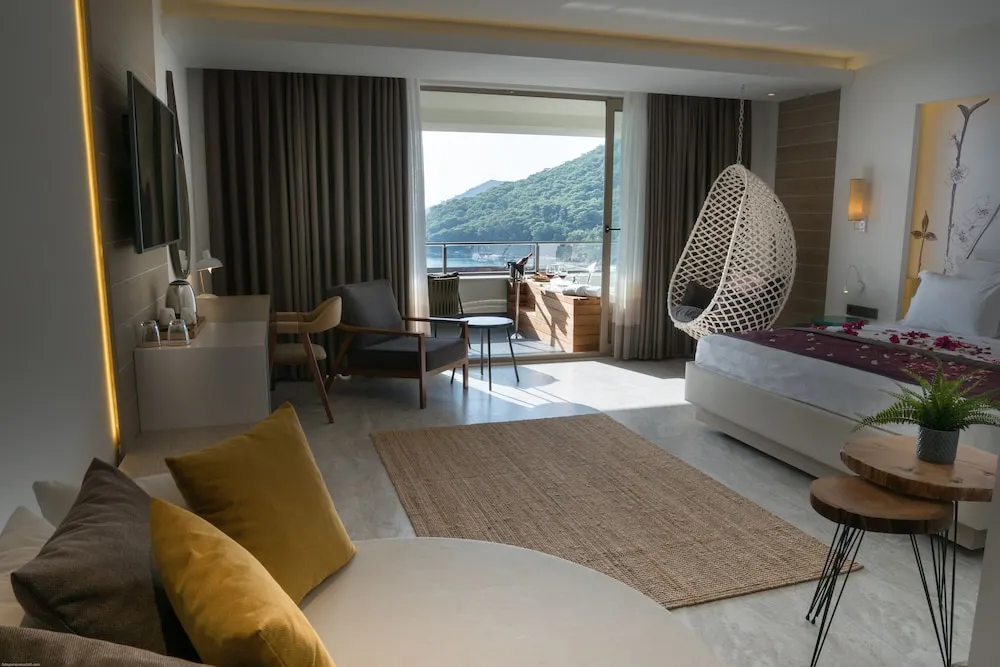 Honeymoon Oda, Sıcak Su Küveti, Deniz Manzaralı