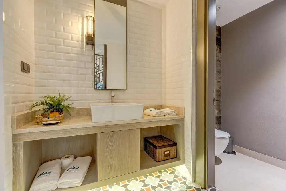 Deluxe Tek Büyük Yataklı Oda, 1 Büyük (Queen) Boy Yatak, Sıcak Su Küveti, Deniz Manzaralı