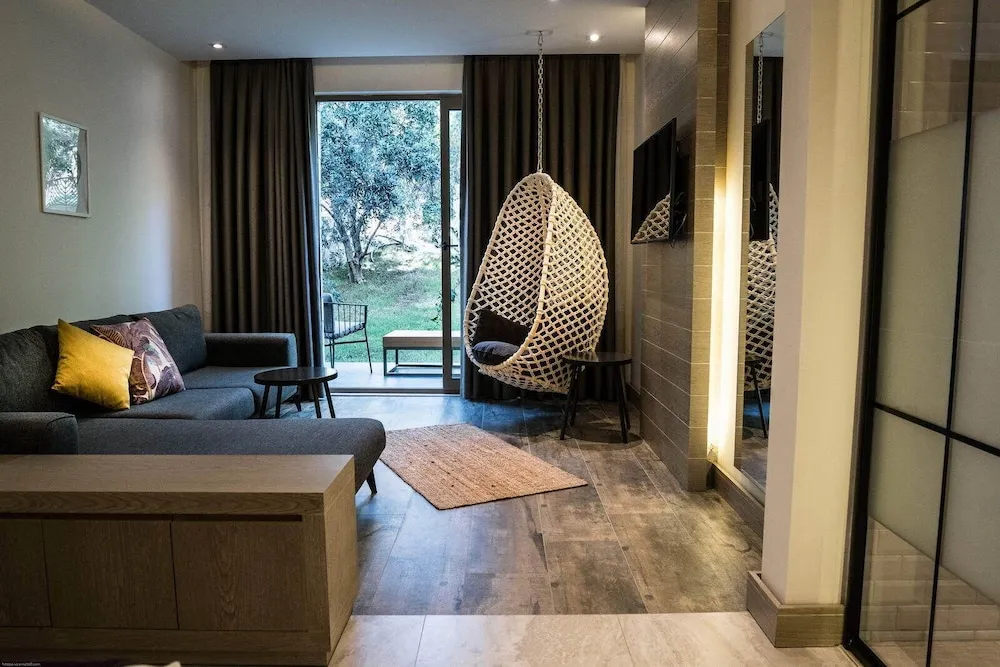 Deluxe Stüdyo Süit, Bahçe Manzaralı